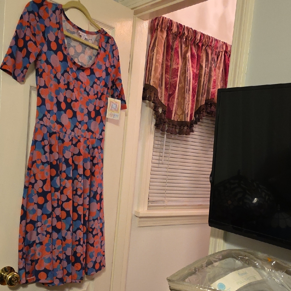 LuLaRue Dress. Tea Length MED.
